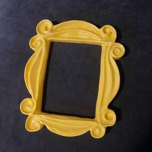 FRIENDS classic peephole frame